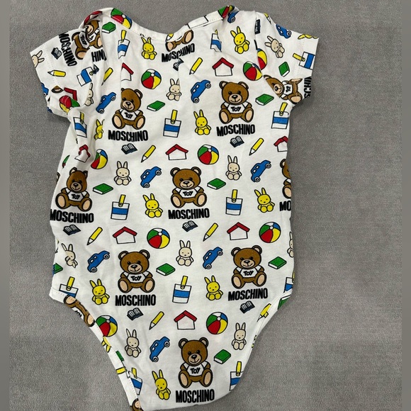 Kid’s Moschino 2 piece onesie set - Picture 4 of 4